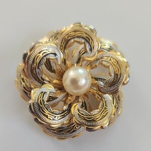 Elegant Damascene Flower with Pearl Accent